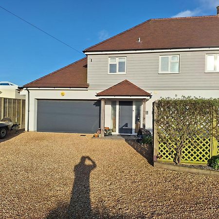By The Sea, Home From Home Sleeps 6 Milford on Sea Exterior photo